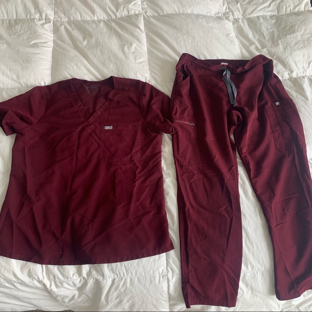 Figs Scrubs Burgundy L Catarina top MP Yola skinny Pants